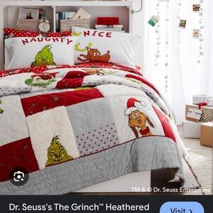 Dr. Seuss Grinch Naughty or Nice Quilt Set - Red and Gray